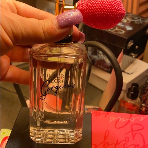 Victoria’s Secret gorgeous - Picture 6 of 7